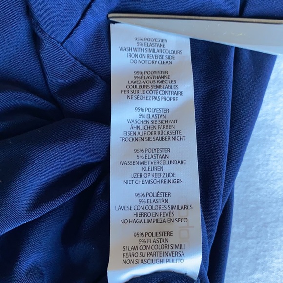 Boohoo plunge neckline long sleeve bodysuit in US 2 - Picture 11 of 11